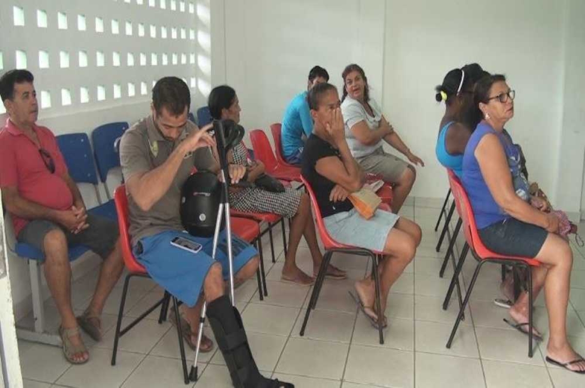 Usuários ficam reféns das longas filas do SUS durante meses (Foto: Portal Infonet)