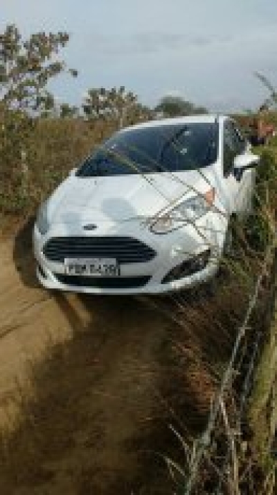 Dois homens são encontrados mortos dentro de veículo (Foto: Portal Mais Sertão)