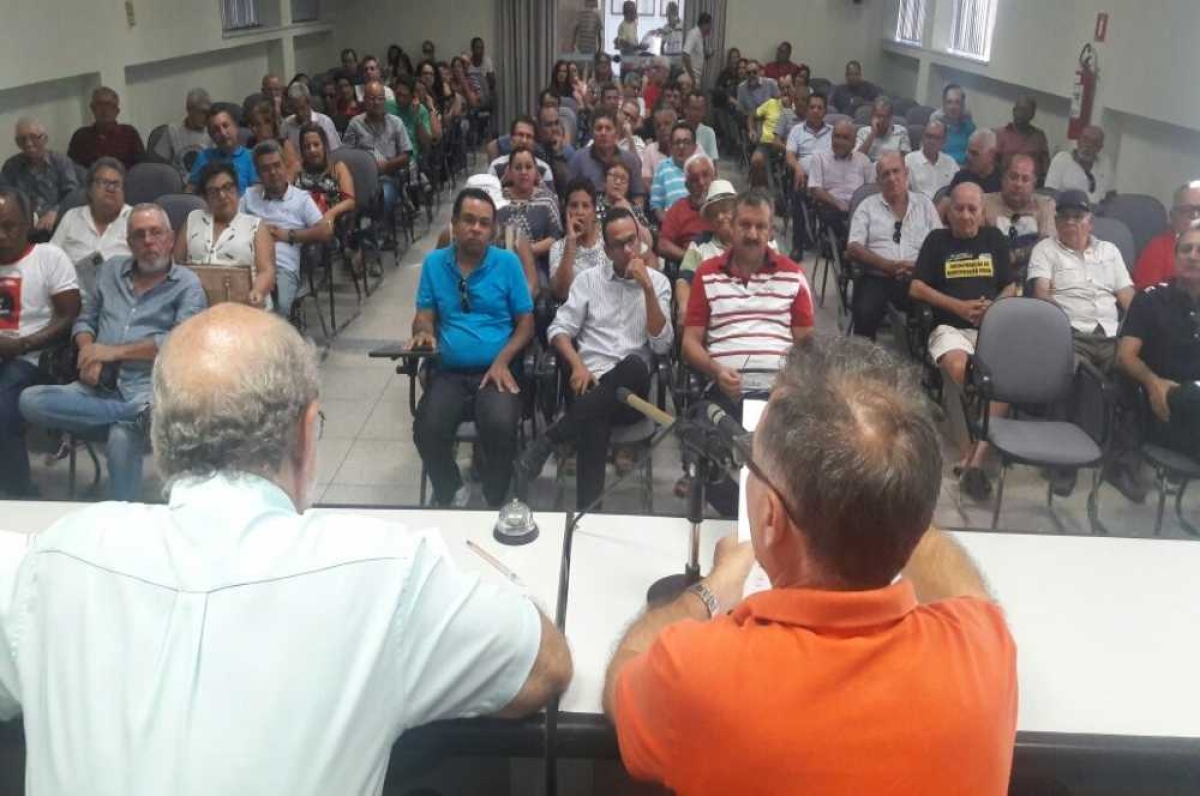 Eles deliberaram a greve em assembleia na tarde de hoje (Foto: Sindifisco)