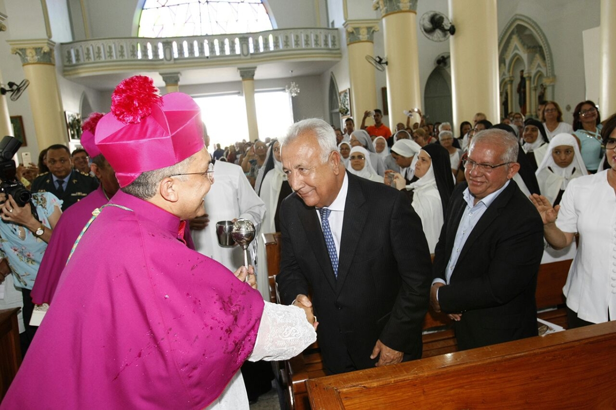 Para o governador, Dom Vitor chega com uma grande responsabilidade ao assumir uma diocese histórica, que esteve à frente grandes homens de Deus como Dom José Brandão de Castro, primeiro bispo de Propriá (Foto: Victor Ribeiro/ASN)