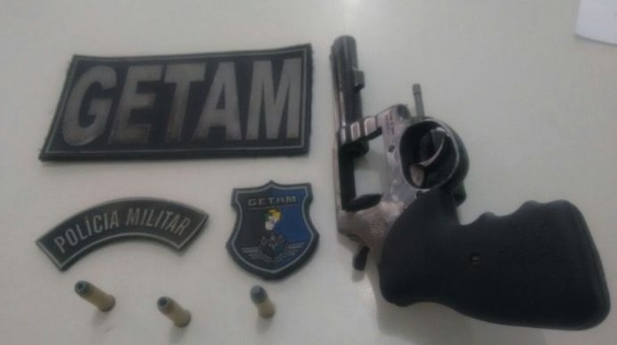 Getam prende casal em posse de arma de fogo (Foto: Getam)