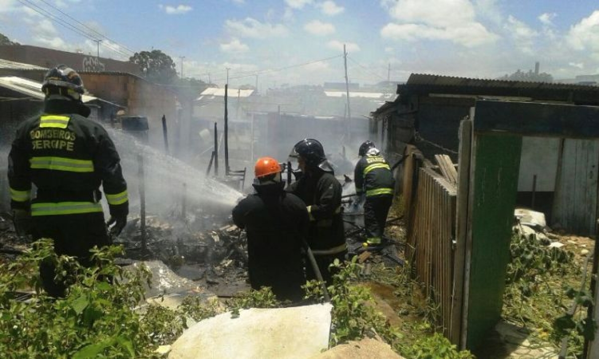 Bombeiros controlam incêndio de grandes proporções em fábrica de Itabaiana (Foto: SSP/SE)