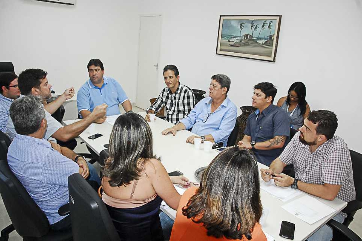 Emsurb discute regularização de publicidade ao ar livre na capital (Foto: Marcos Rodrigues/PMA)