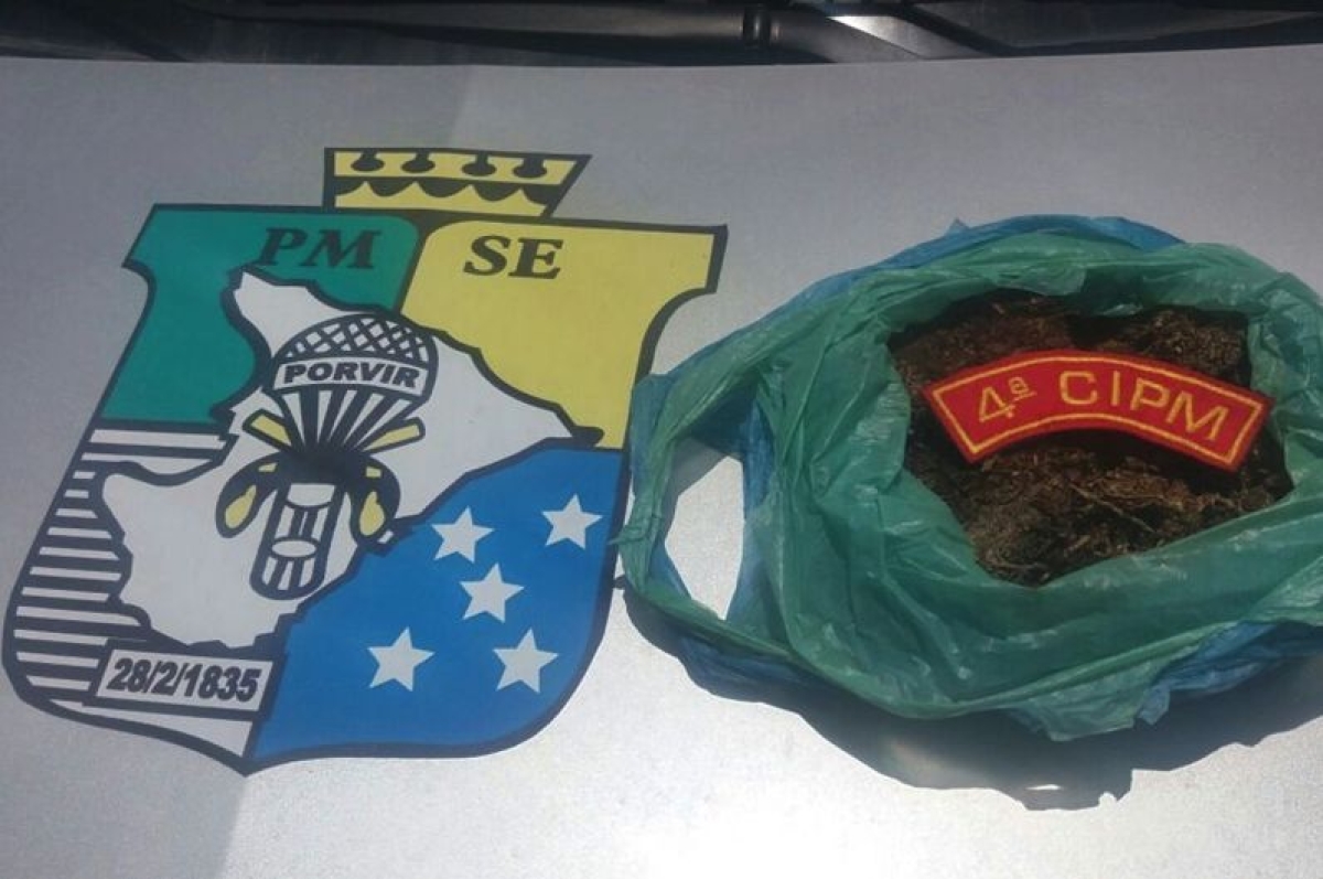 Dupla é presa por tráfico de drogas (Foto: SSP/SE)