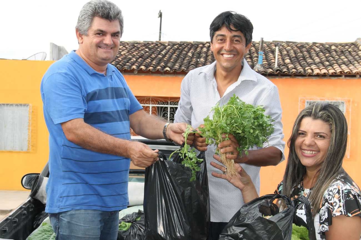 Entrega de alimentos ao Asilo São Francisco de Assis (Foto: Fernando Augusto/Cohidro/SE)