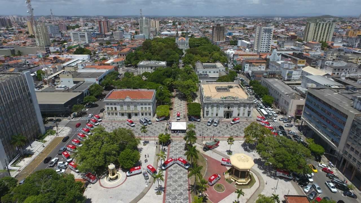 Governador de Sergipe entrega 30 novas ambulâncias para ampliação dos serviços do Samu (Foto: Jorge Henrique/ASN)
