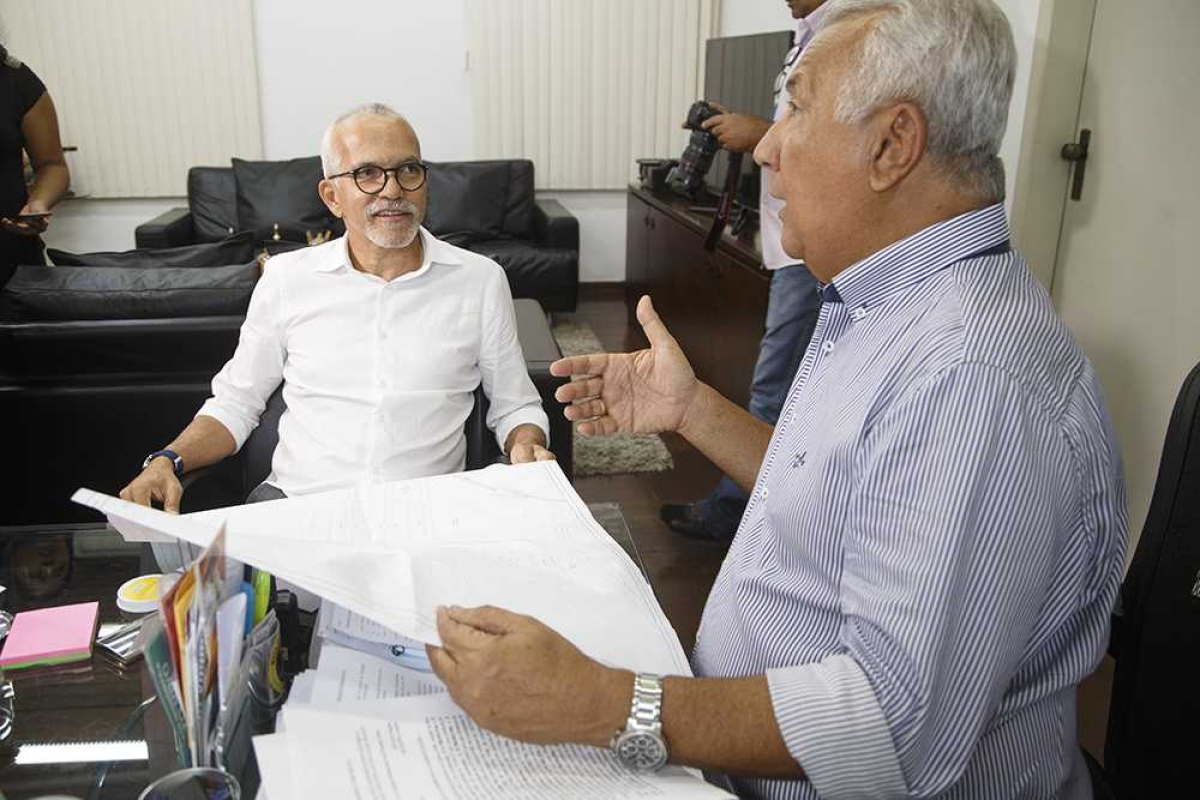Prefeitura de Aracaju recebe doação de terreno do Governo de Sergipe para construção de escola infantil no Porto Dantas (Foto: Marco Vieira/PMA)