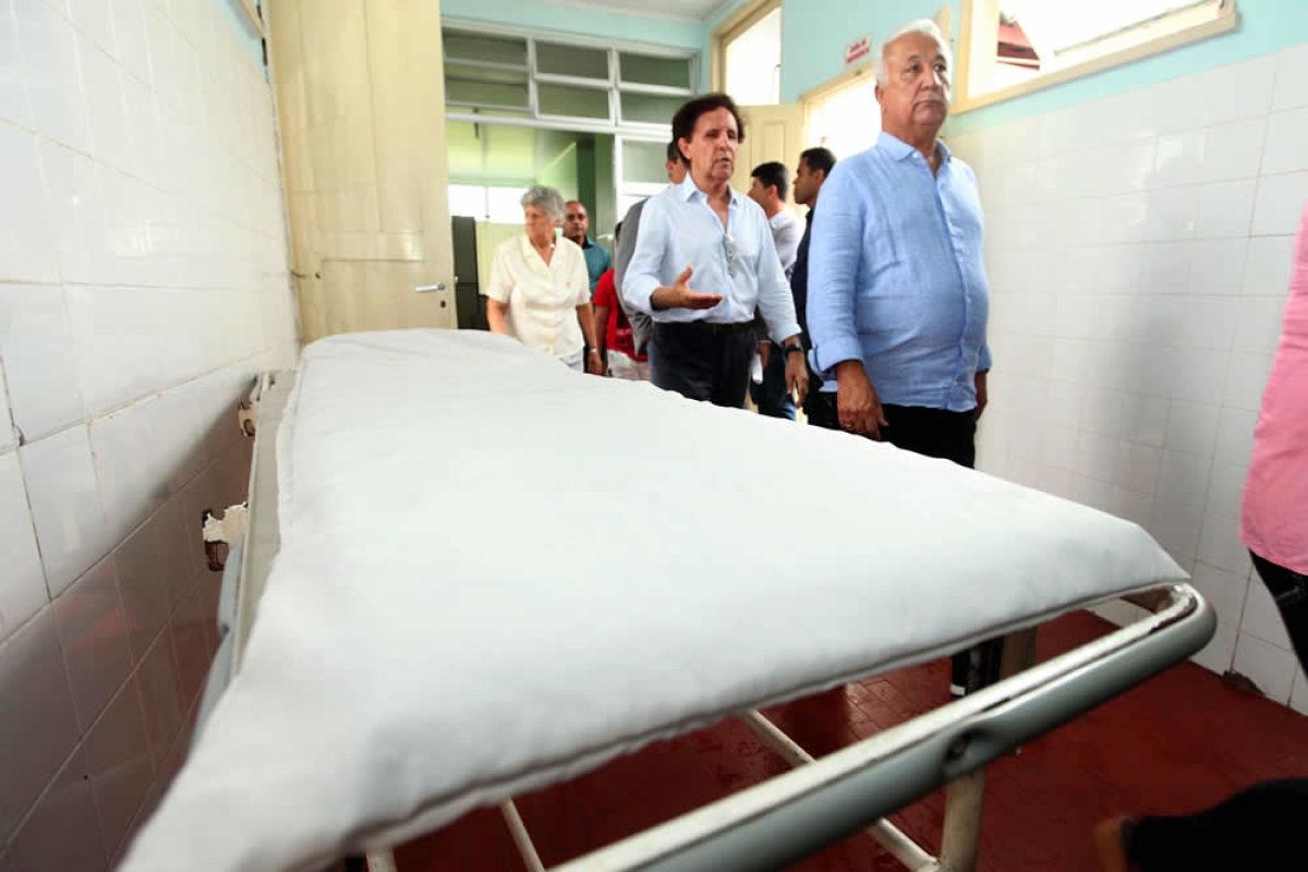 Governador de Sergipe verifica situação do Hospital de Riachuelo (Foto: Andre Moreira/ASN)
