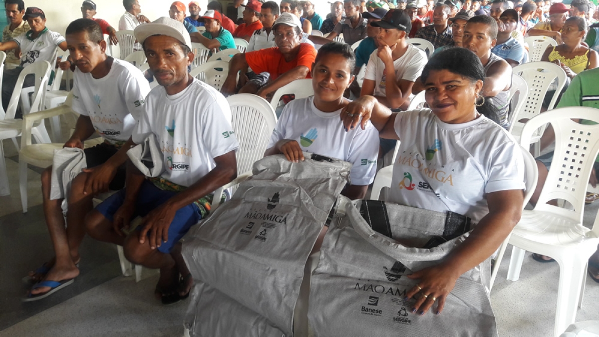 Programa Mão Amiga inicia seminários e entrega bolsas coletoras para os trabalhadores rurais (Foto: Assessoria Seidh/SE)
