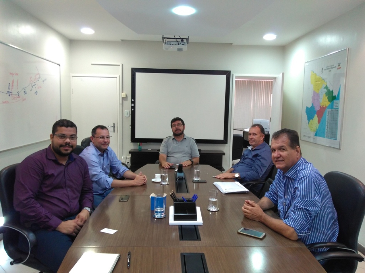 Seinfra/Sergipe, DER e Prefeitura de Estância discutem estratégias para obras de manutenção da capela na Praia do Saco (Foto: José Castilho/Seinfra/SE)