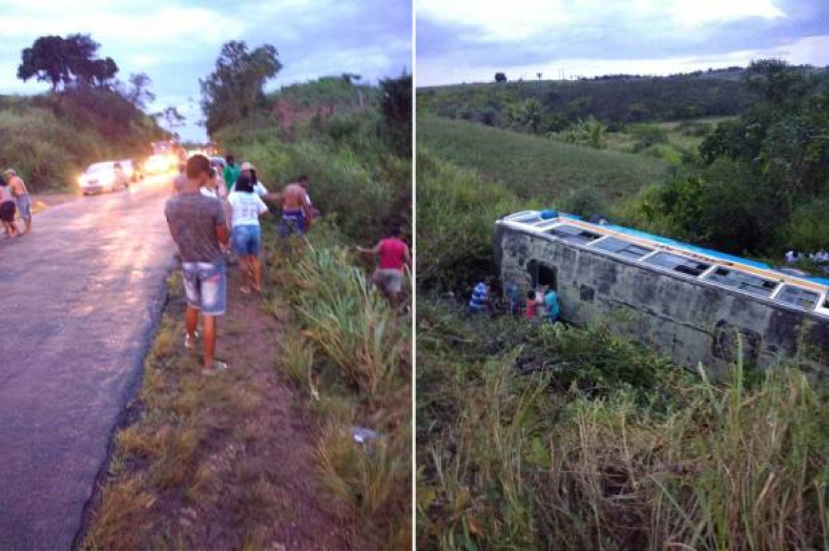 �?nibus capota após sair da pista em rodovia  (Foto: Reprodução/Redes Sociais/Via Portal Infonet)