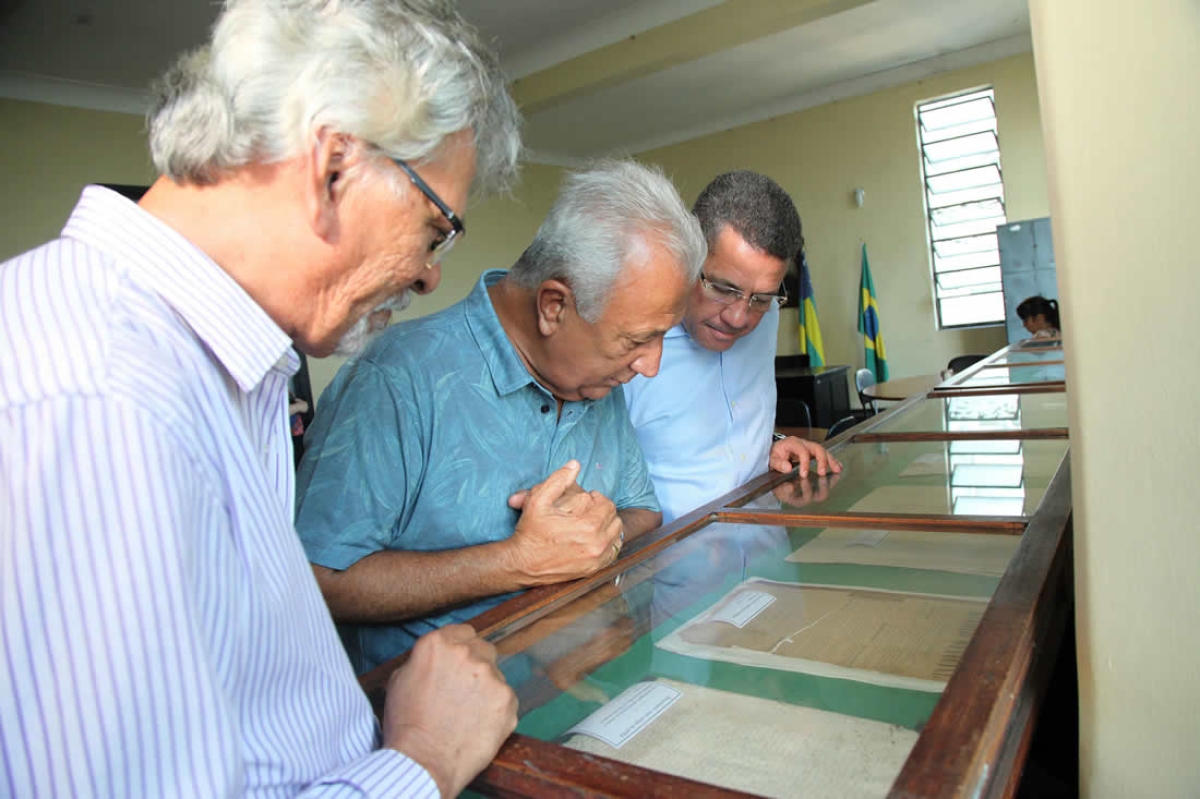 Jackson Barreto assina ordem de serviço para recuperação do Arquivo Público de Sergipe - Foto: André Moreira/ASN