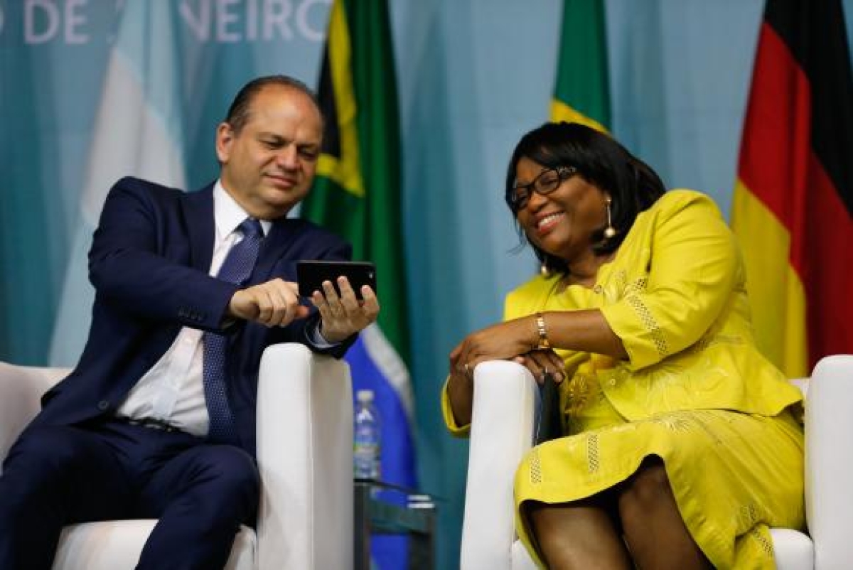 O ministro da Saúde, Ricardo  Barros, e a diretora da Organização Pan-Americana da Saúde, Carissa �?tienne, abrem, no Rio, o 1º Congresso Internacional de Práticas Integrativas e Saúde Pública (Foto: Tânia Rêgo/Agência Brasil)