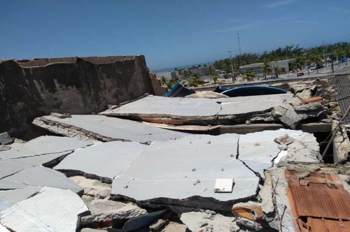 Estrutura que dá sustensto a caixa d´água também desmoronou (Foto: Defesa Civil de Sergipe)