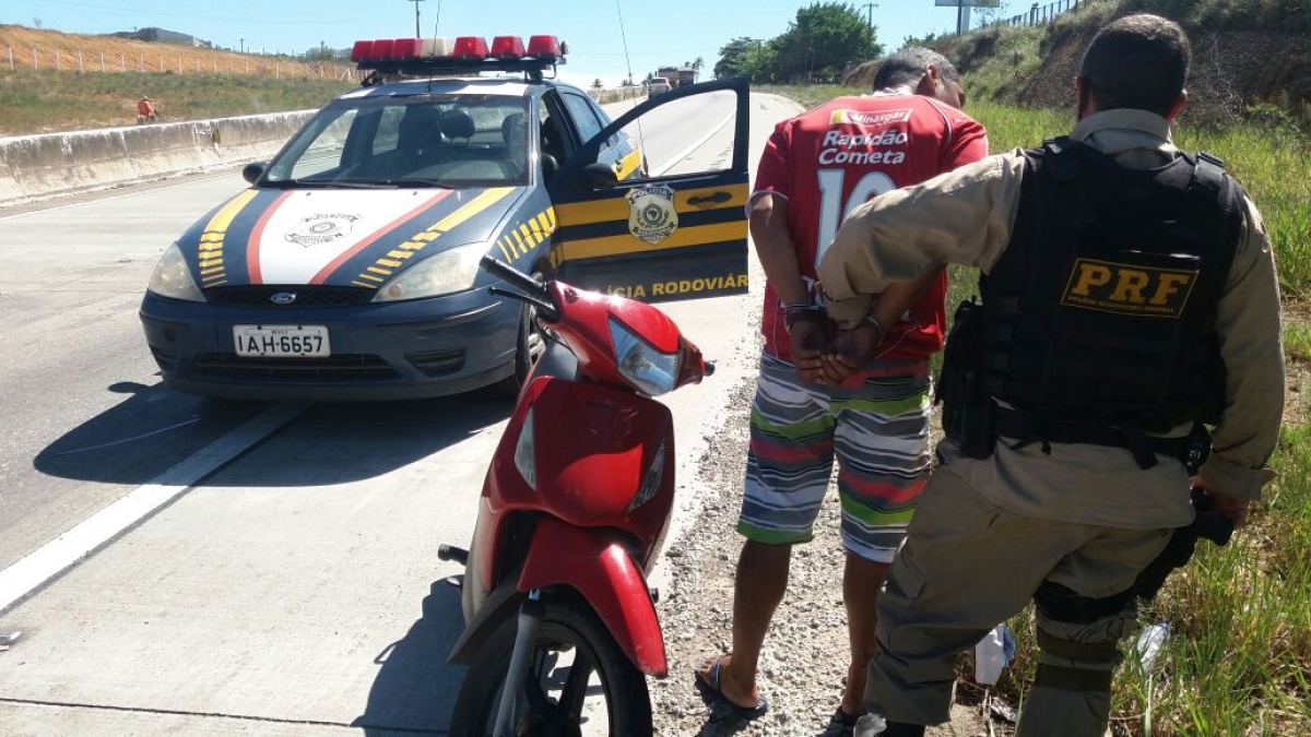 BR 101: ex-presidiário é detido pela PRF com motocicleta roubada (Foto: PRF/SE)
