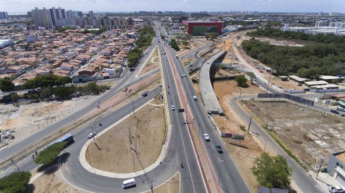 A obra de interligação das avenidas Augusto Franco e Gasoduto objetiva ampliar a malha urbana da cidade e reduzir o intenso tráfego de veículos nas duas principais avenidas da região, a Heráclito Rollemberg e Tancredo Neves (Foto: Jorge Henrique/ASN)