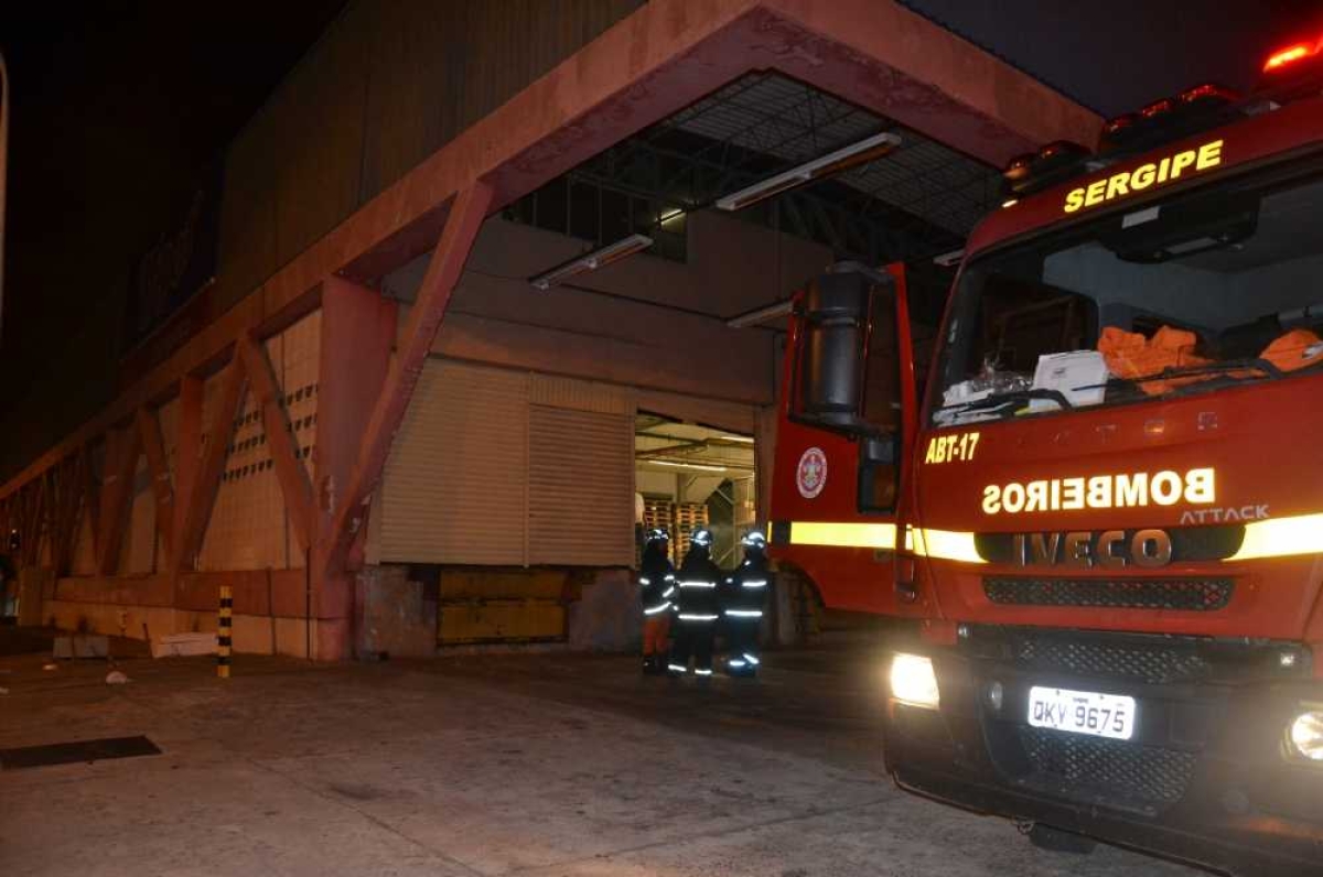 Bombeiros foram acionados por voltas das 7h30 (Foto: Portal Infonet)