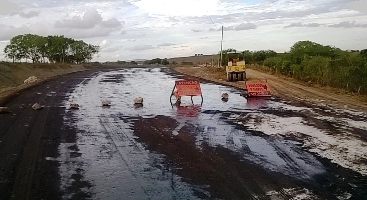 Governo de Sergipe constrói rodovia entre Nossa Senhora de Lourdes e Povoado Escurial (Foto: Assessoria Seinfra/SE)
