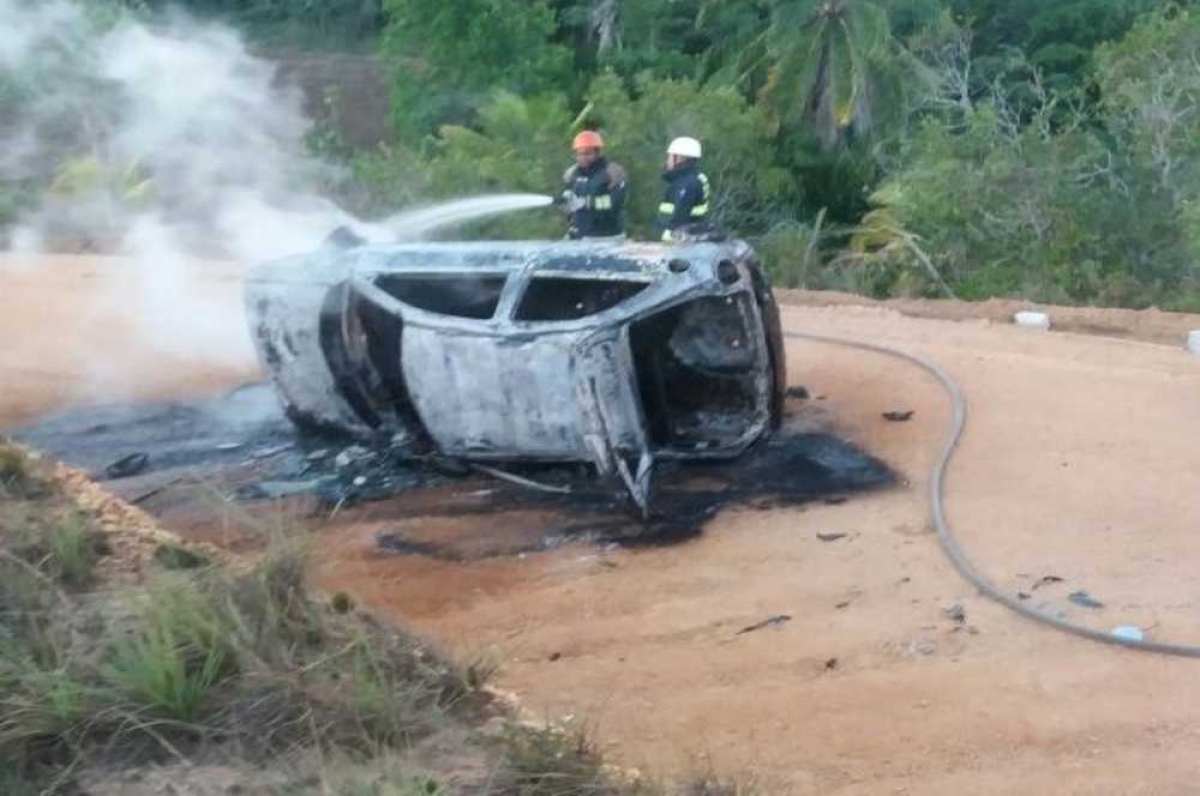 Acidente de trânsito provoca carbonização de veículo e deixa vítima em Estância (Foto: CBM/SE)