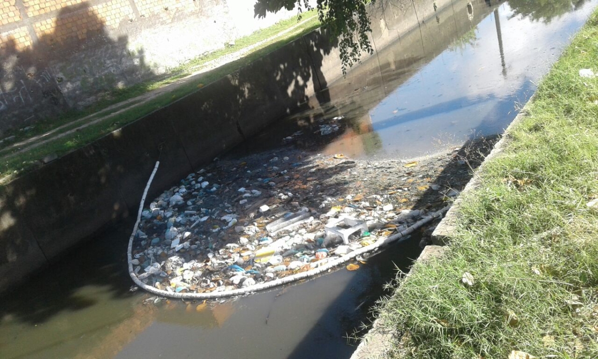 Emsurb utiliza novo método no serviço de limpeza de canais (Foto: Emsurb)