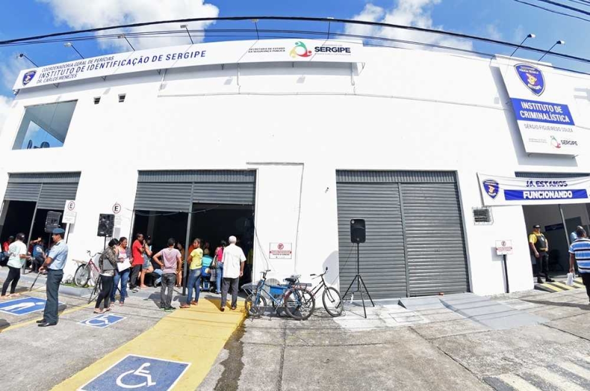 Foram presos seis servidores do Instituto de Identificação de Sergipe, um agente penitenciário, um oficial da PM da reserva e dois autônomos (Foto: Marcelle Cristinne/ ASN)
