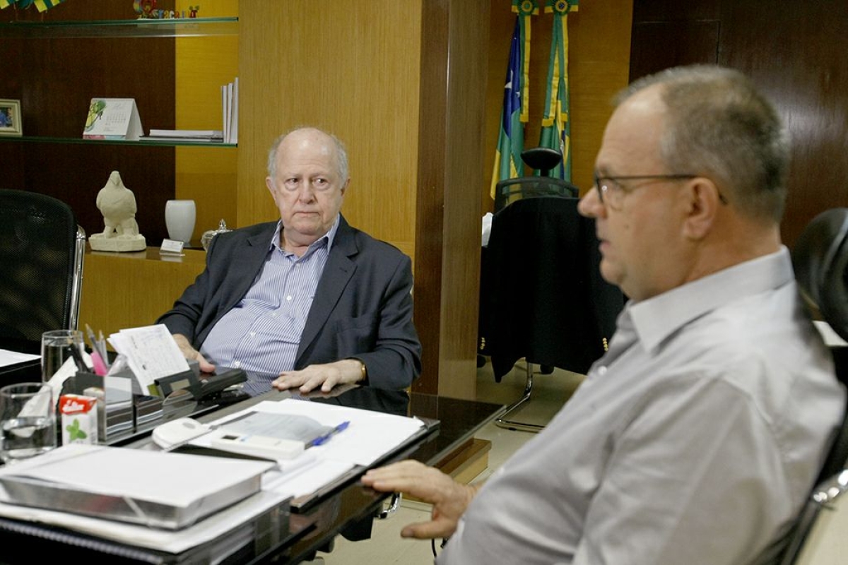 Governador de Sergipe discute situação da Fafen com o ex-governador Albano Franco (Foto: Victor Ribeiro/ ASN)  