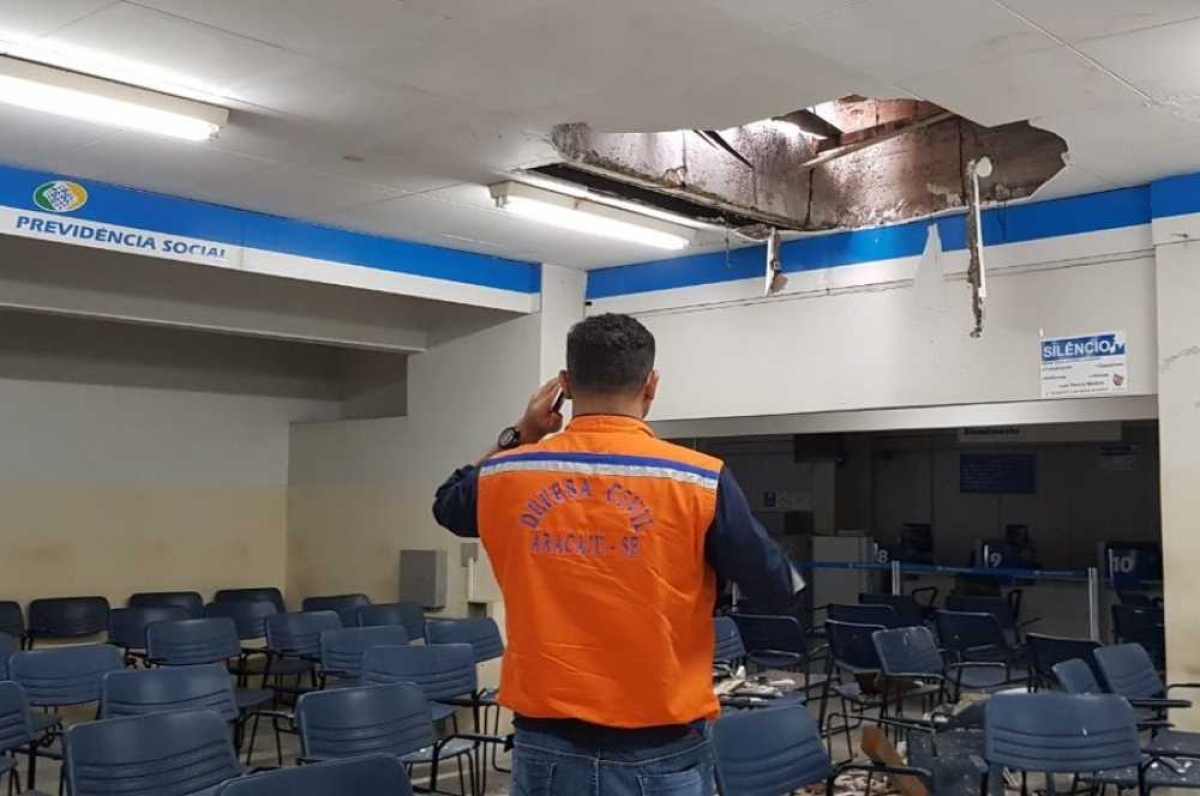 Prédio está interditado por decisão da Defesa Civil de Aracaju (Foto: Reprodução/Defesa Civil Municipal)