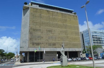 Ao todo, são 96 vagas efetivas e formação de cadastro de reserva em cargos de ensino médio e superior. (Foto: Arquivo Portal Infonet)