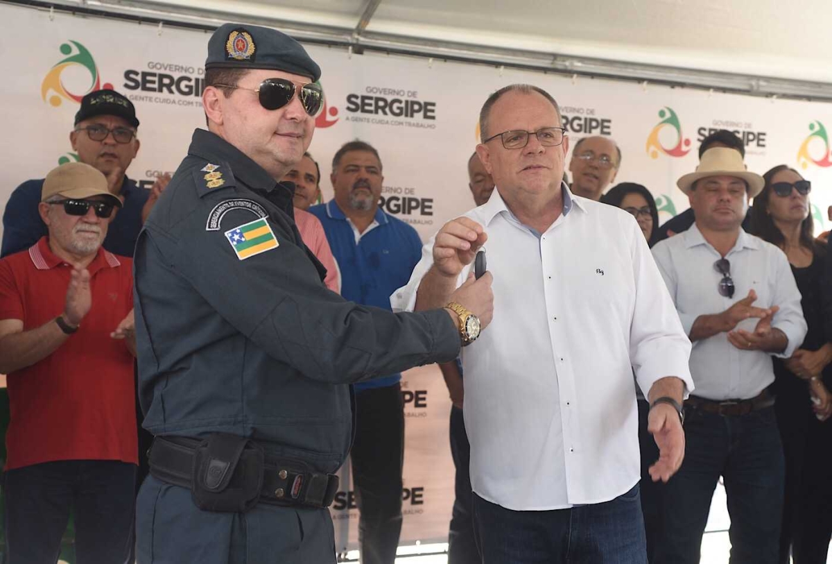Governador de Sergipe entrega base móvel da PM no Sertão e empossa novo comandante da Caatinga (Foto: Marcelle Cristinne/ ASN)