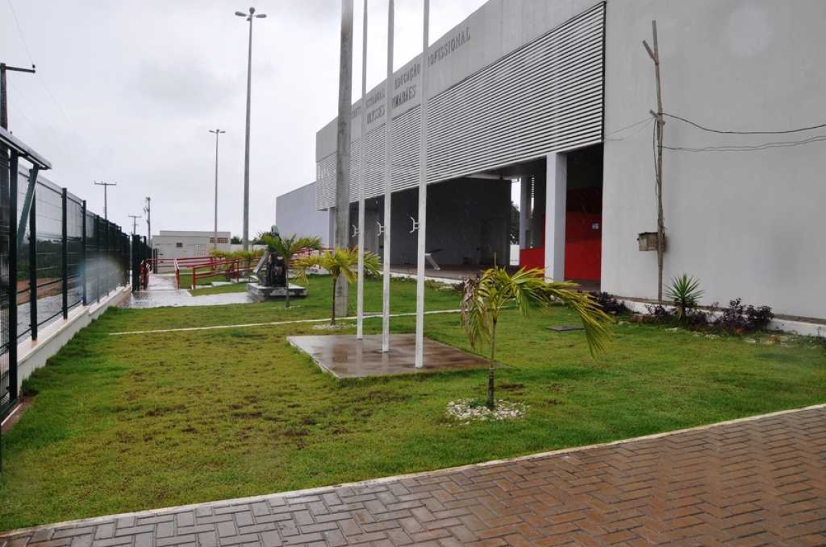 Governo de Sergipe finaliza escola profissionalizante em Umbaúba (Foto: Jorge Reis/ Seinfra/SE)