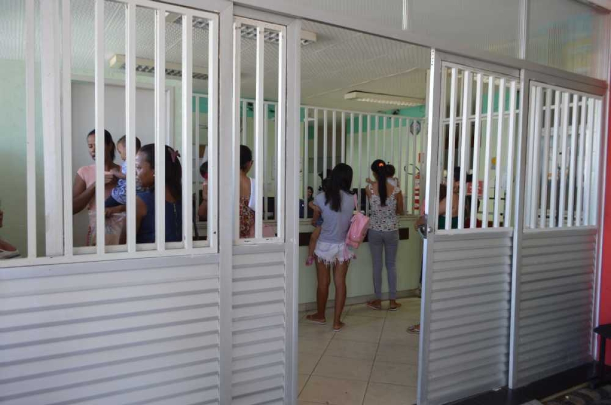Mães começaram a ser atendidas por volta das 10h (Foto: Portal Infonet) 