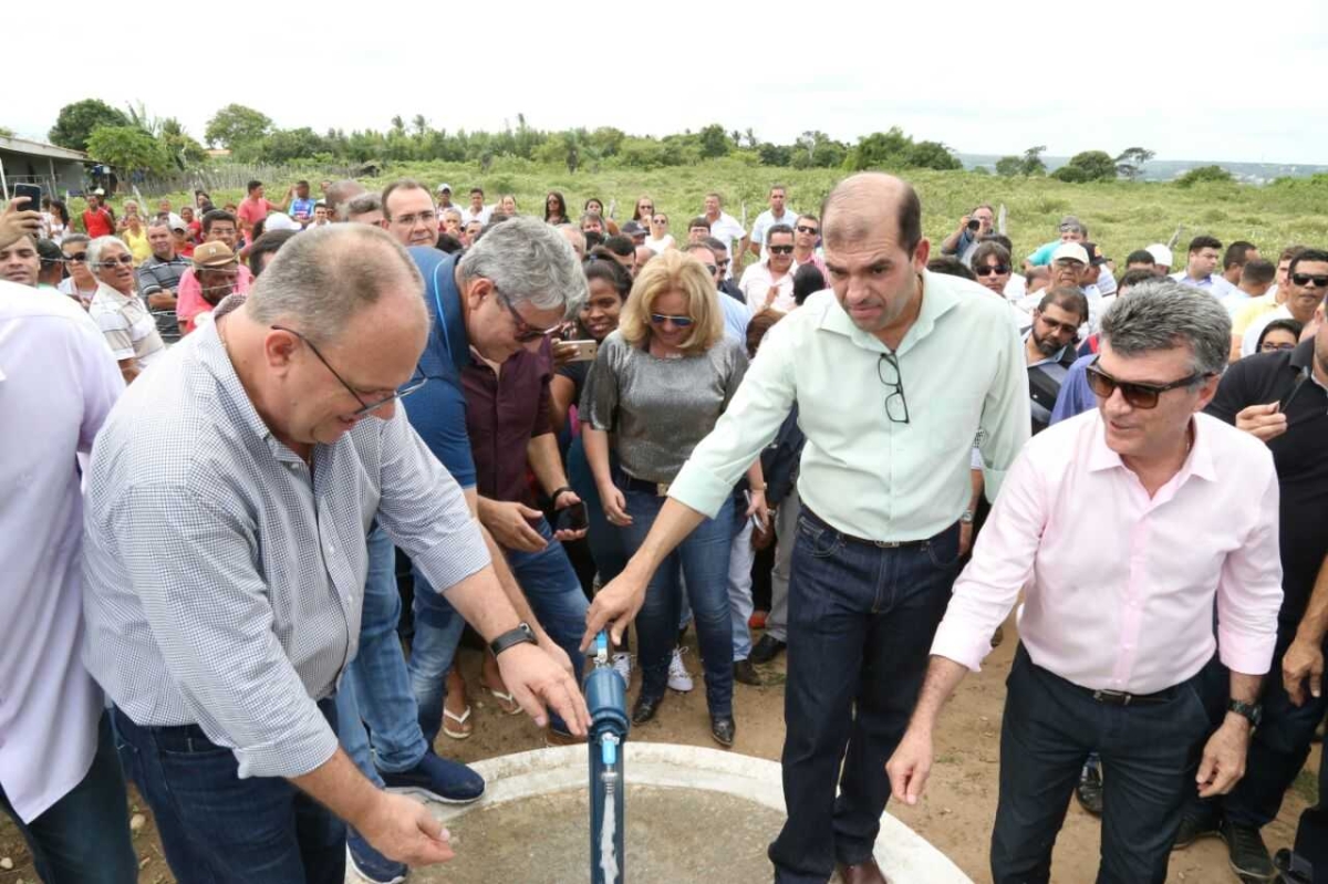 Governador de Sergipe entrega abastecimento de água no Baixo São Francisco (Foto: Jorge Henrique/ ASN)
