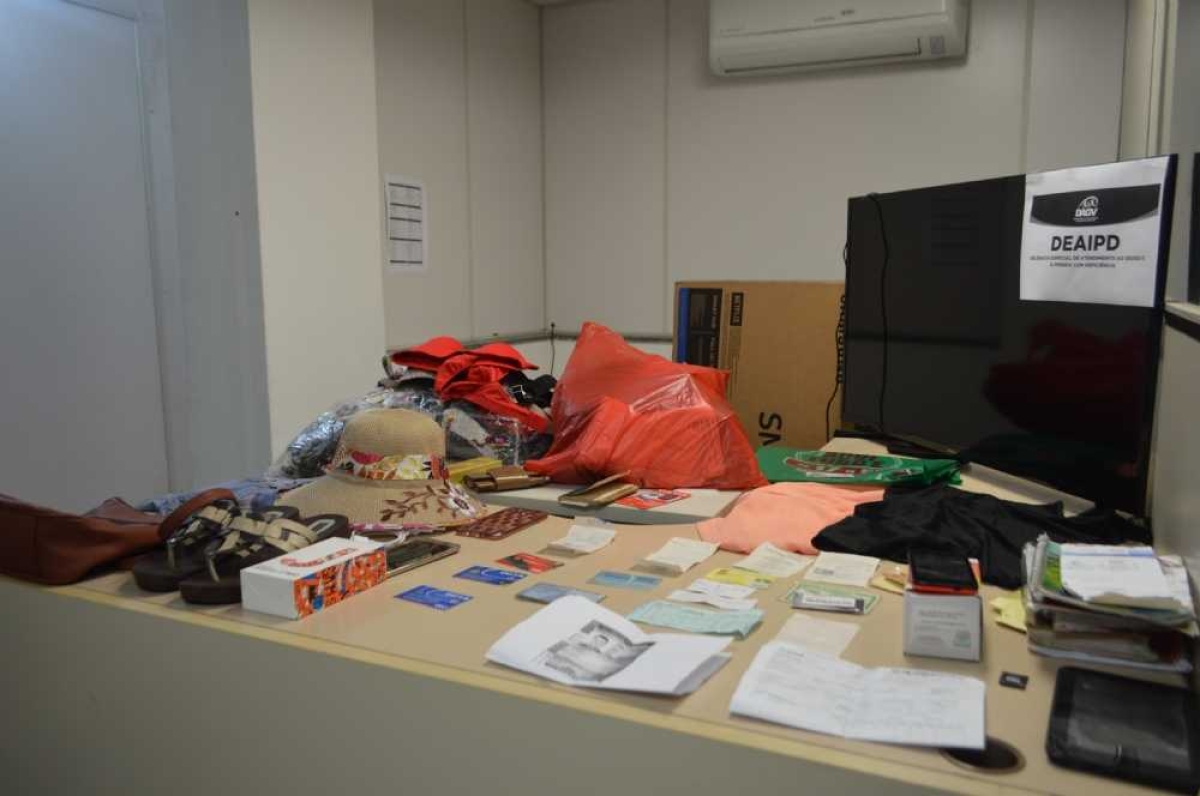 A acusada comprou uma TV, celular e R$500 em confecções (Foto: Portal Infonet)