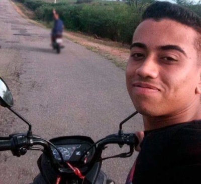 Jovem morre baleado após ser supostamente confundido com outra pessoa em Simão Dias ((Foto: Reprodução/ Redes sociais/ Via Lagarto Como Eu Vejo)