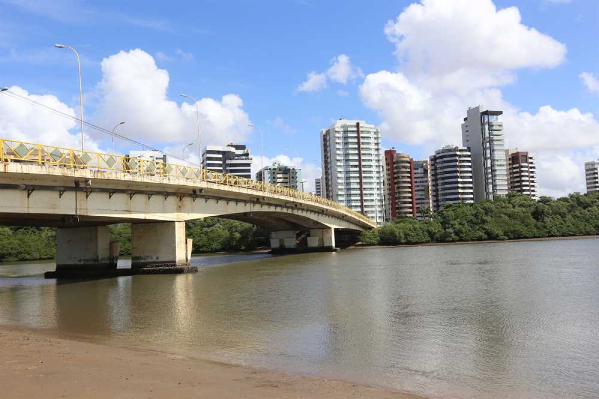 Não existe risco de desabamento na ponte Godofredo Diniz, na Coroa do Meio (Foto: Ana Lícia Menezes/ PMA)