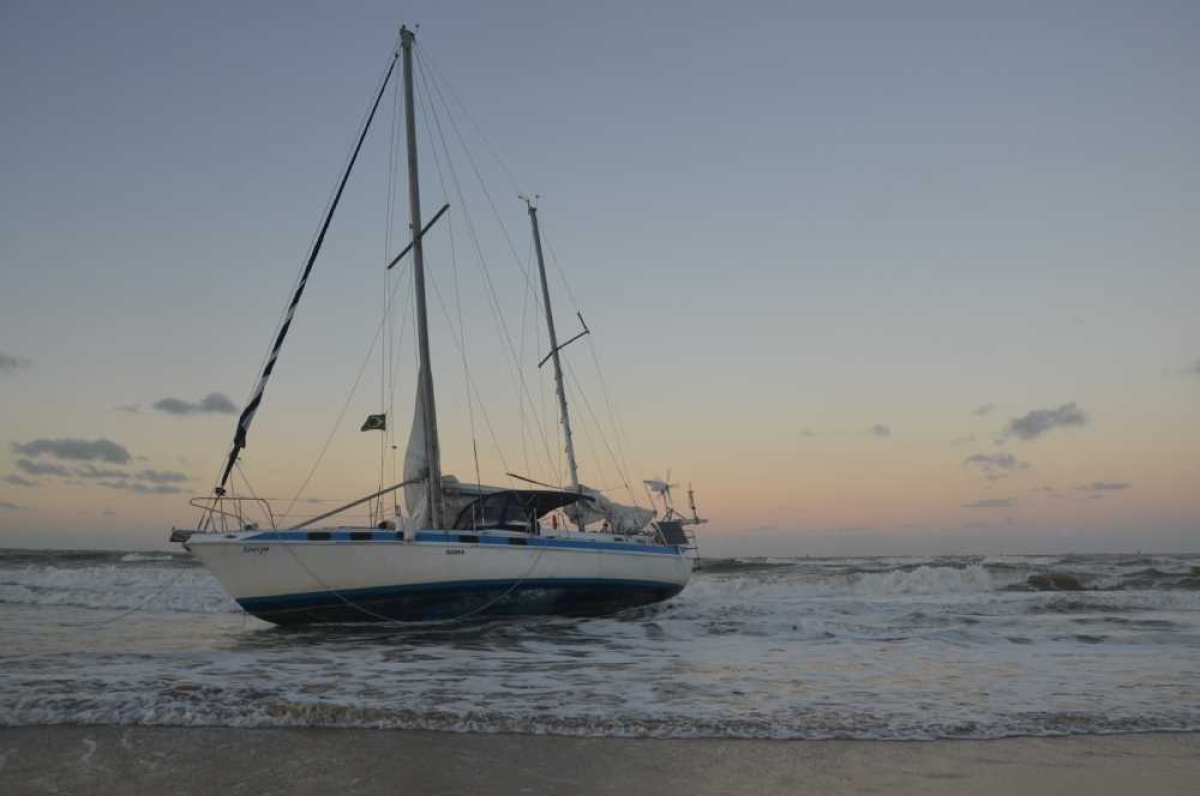 Embarcação encalhou na última quarta-feira,16 (Foto: Arquivo Portal Infonet)