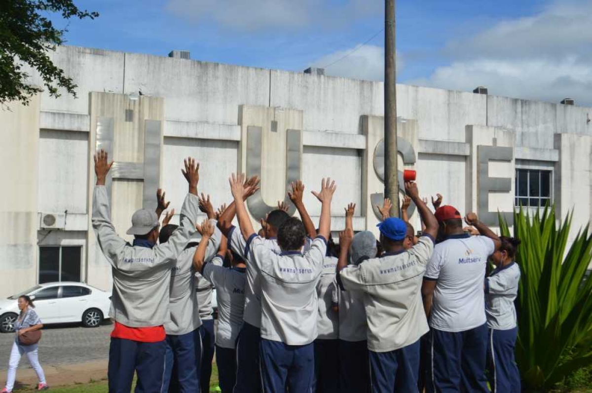 Funcionários chegam a uma semana de paralisação (Foto: Portal Infonet)