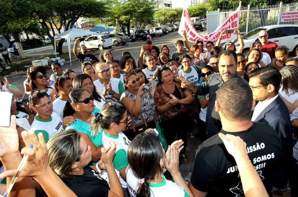 Representantes dos servidores estiveram reunidos com o governador. Um ato foi realizado na porta do Palácio dos Despachos (Foto: André Moreira/ASN)