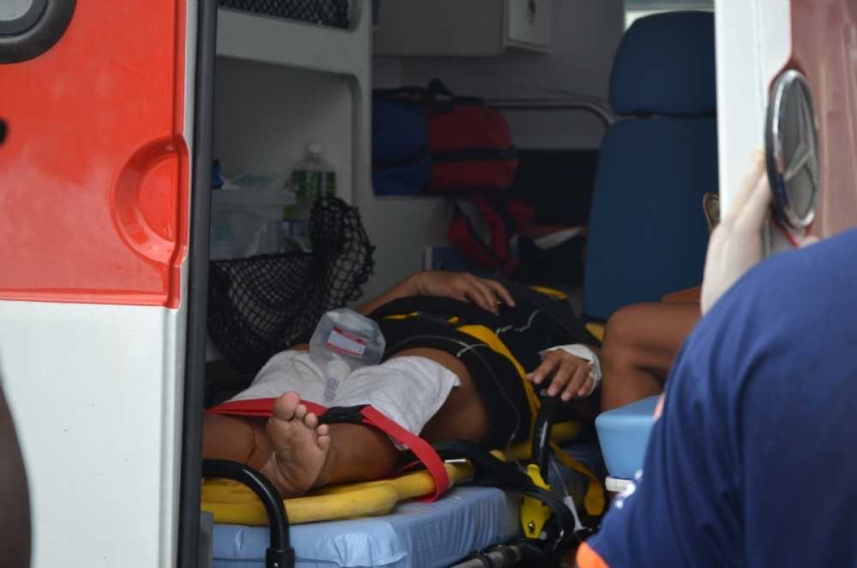 Vítimas foram atendidas e removidas pelo SAMU (Foto: Portal Infonet)
