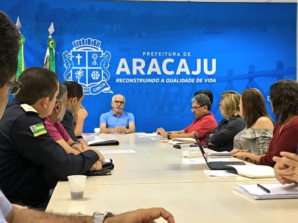 Prefeito reuniu secretariado na tarde deste domingo (Foto: Gustavo Rocha/ PMA)