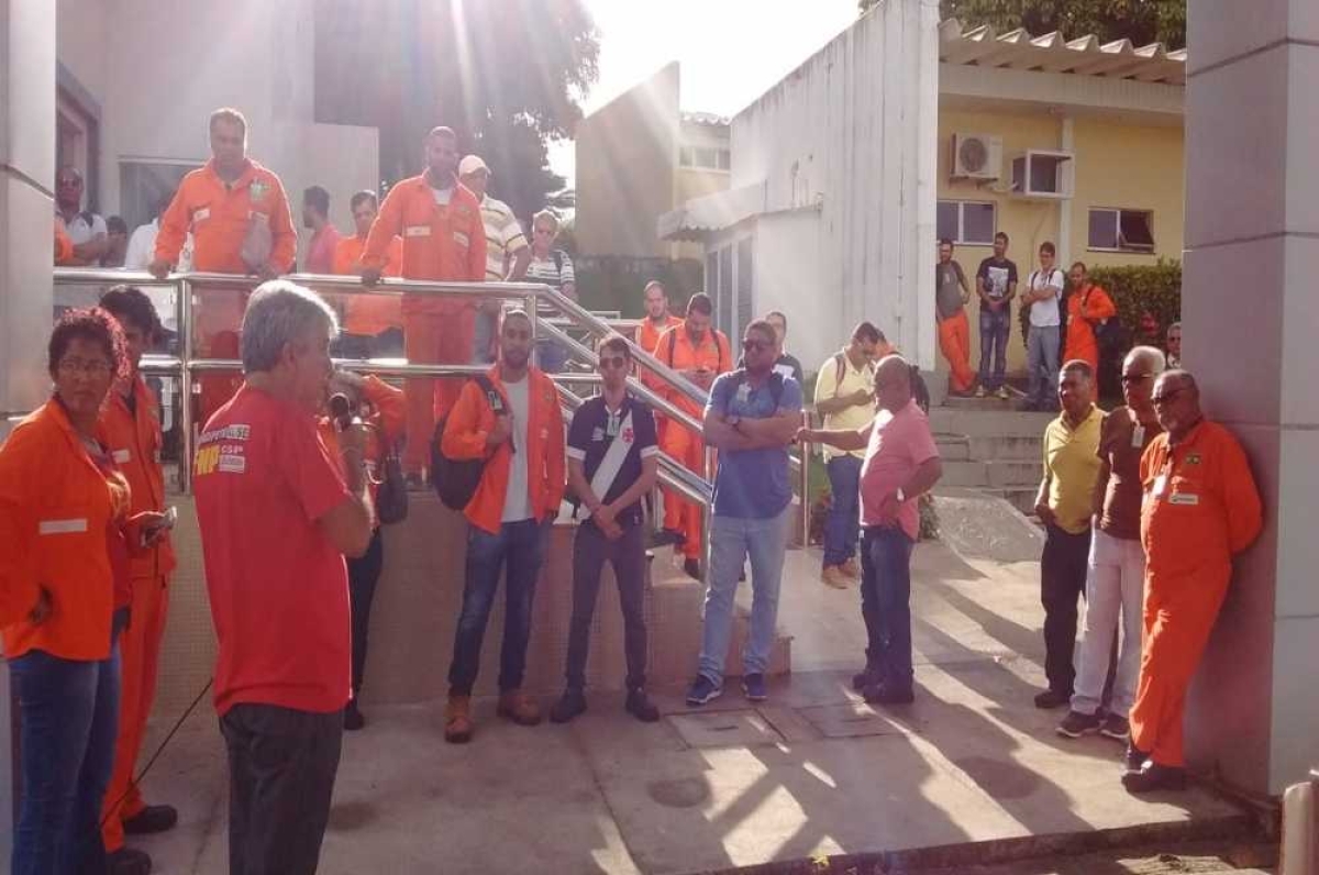 Ato dos petroleiros foi na manhã desta segunda-feira (Foto: Reprodução/ Sindipetro/SE/AL)