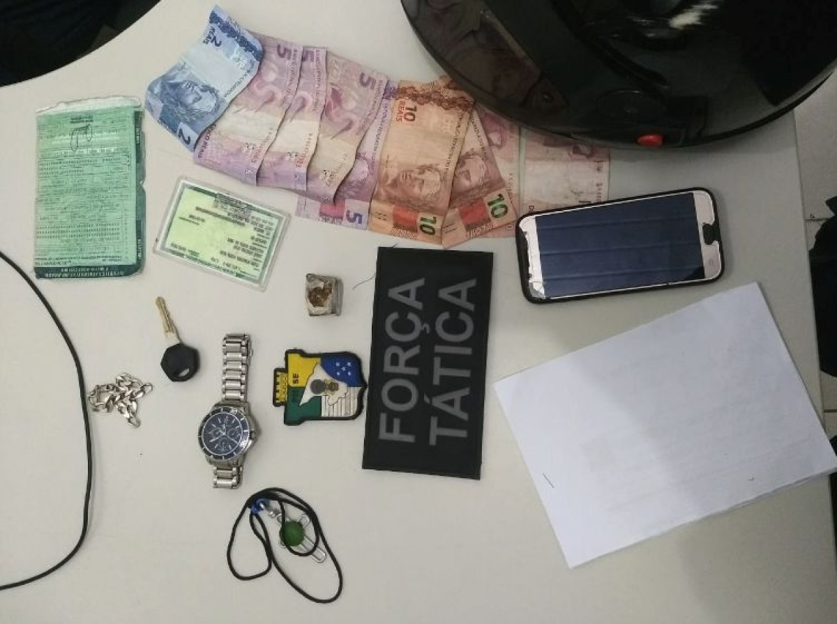 Homem na condicional por tráfico de drogas é preso pela Polícia Militar (Foto: SSP/SE)