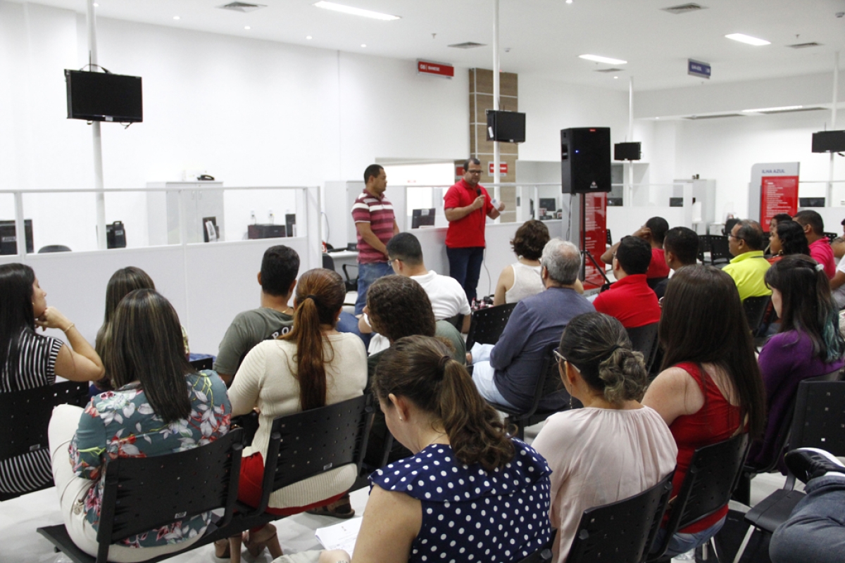 Servidores do CEAC são orientados sobre novos procedimentos para emissão de identidade (Foto: Seplag/SE)