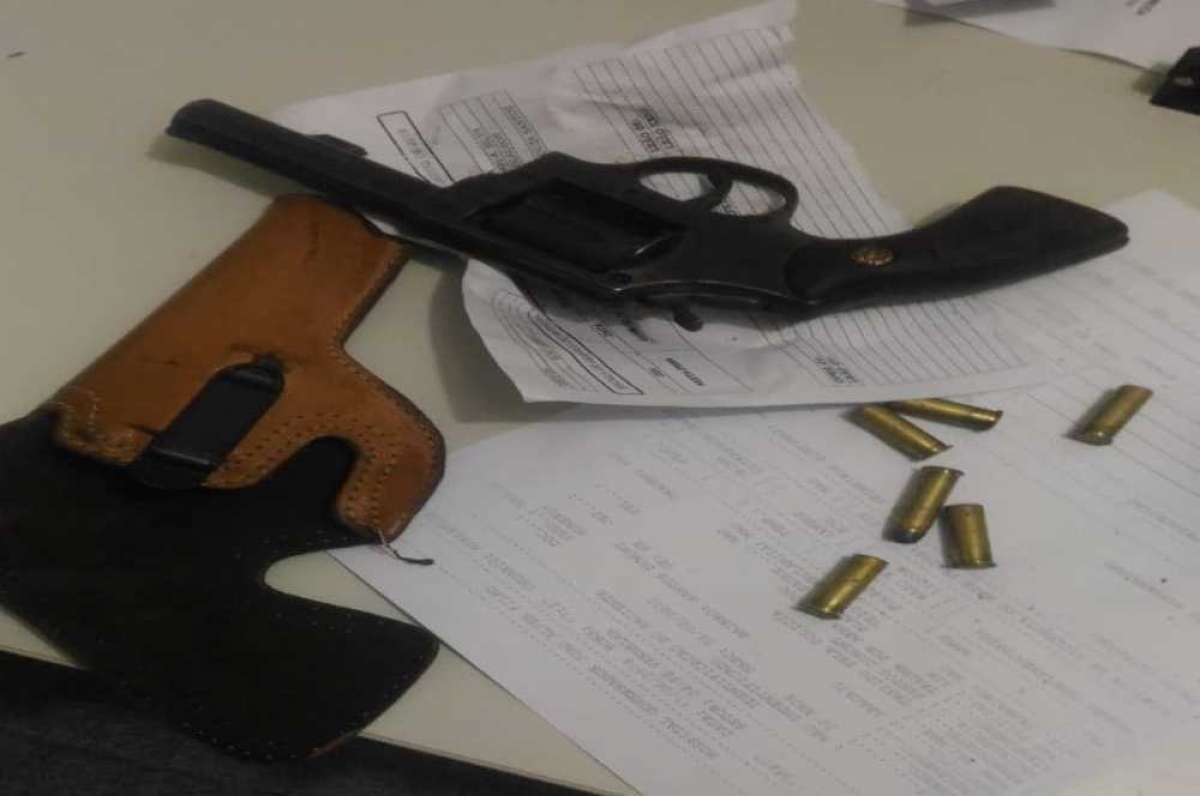 Arma apreendida com o suspeito (Foto: SSP/SE)