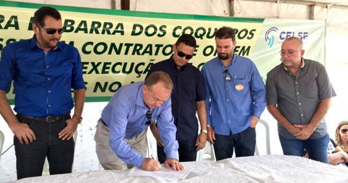 Celse assina ordem de serviços para obras na Barra dos Coqueiros (Foto: CDN Comunicação/ Assessoria Celse)