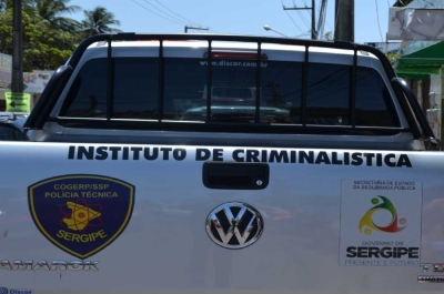 Peritos do Instituto de Criminalística avaliam a situação da Delegacia em Lagarto (Foto: Arquivo Portal Infonet)