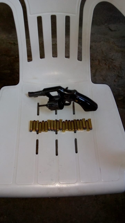 PM apreende arma de fogo em ocorrência de cárcere privado no Conjunto Fernando Collor (Foto: Assessoria PM/SE)
