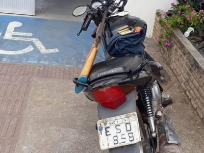 PM/Sergipe prende homem por violência contra a mulher, posse ilegal de arma de fogo e veículo roubado (Foto: Assessoria PM/SE)