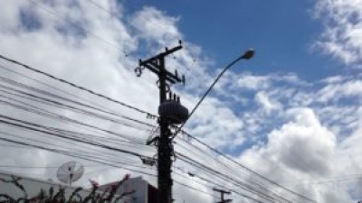 Com o curto-circuito seguido de explosão, houve rompimento do cabo e da conexão do transformador de energia (Foto: Arquivo Portal Infonet)