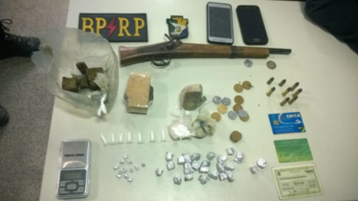 PM apreende armas e drogas durante ações no Bugio e Laranjeiras (Foto: Assessoria PM/SE)